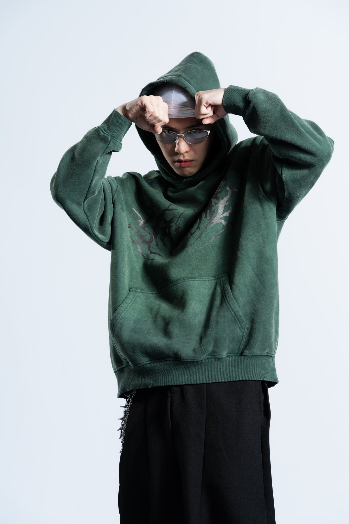 「STAYHOME」金屬標誌連帽衛衣 - SMOKEDOG
