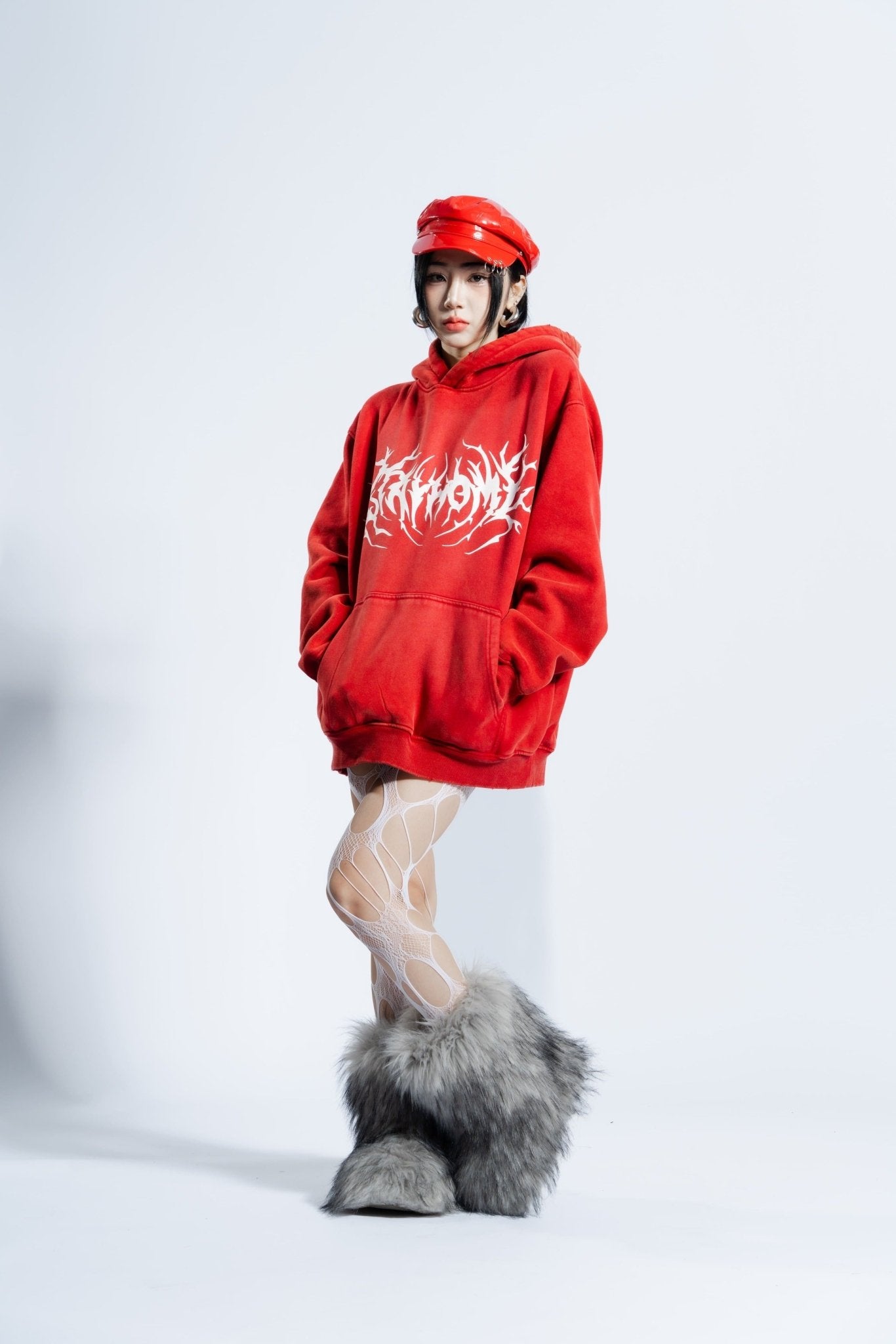 「STAYHOME」金屬標誌連帽衛衣 - SMOKEDOG