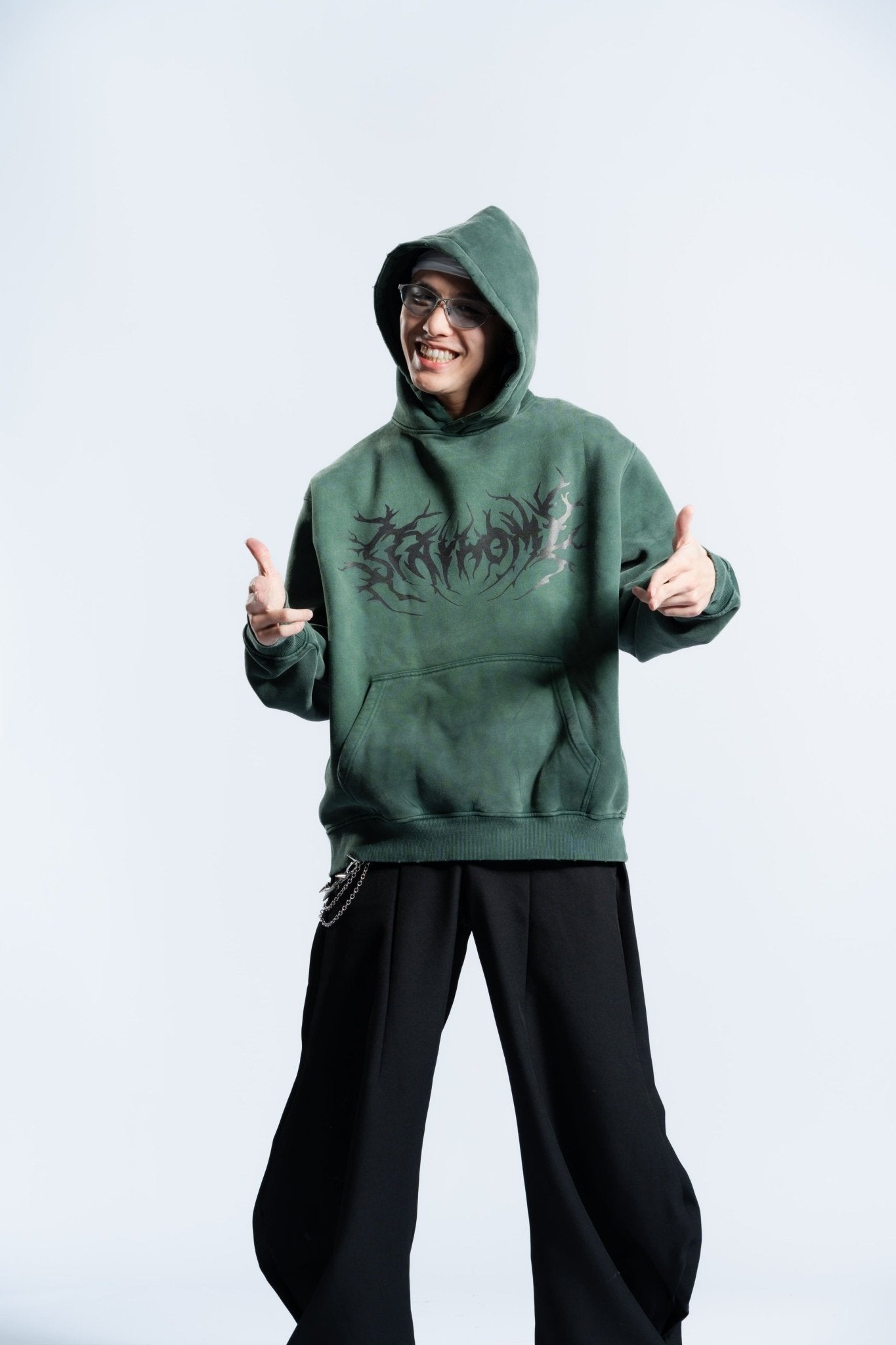 「STAYHOME」金屬標誌連帽衛衣 - SMOKEDOG