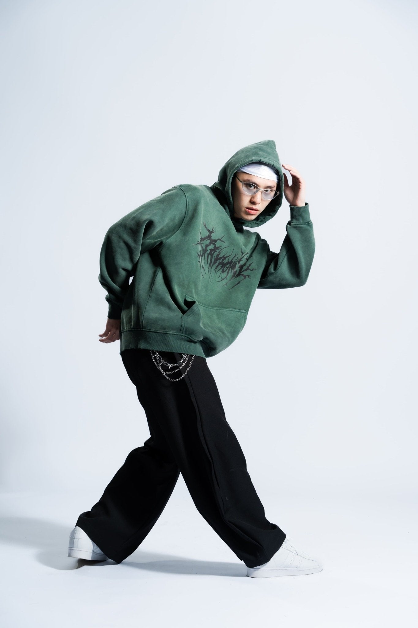 「STAYHOME」金屬標誌連帽衛衣 - SMOKEDOG