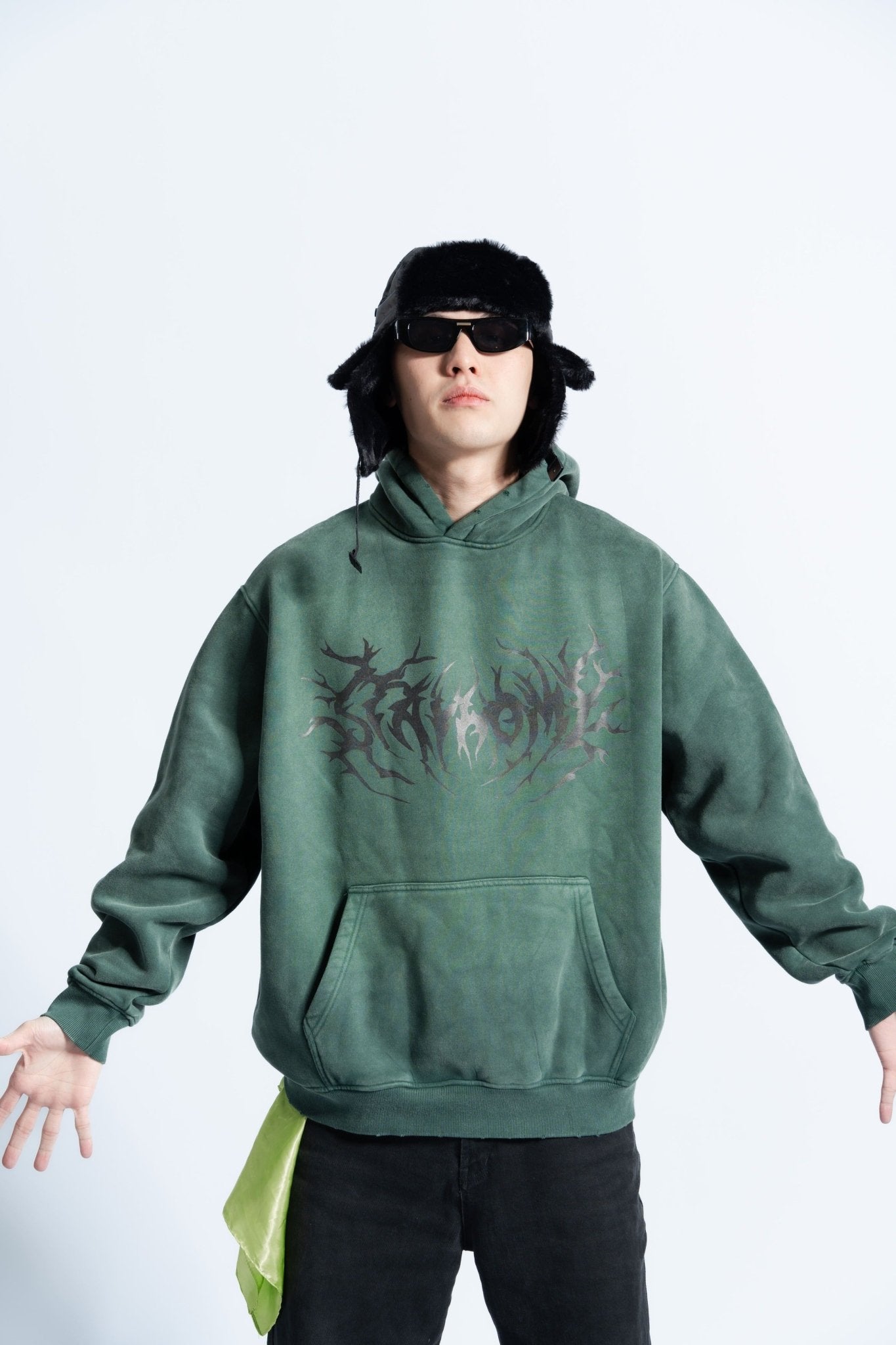 「STAYHOME」金屬標誌連帽衛衣 - SMOKEDOG