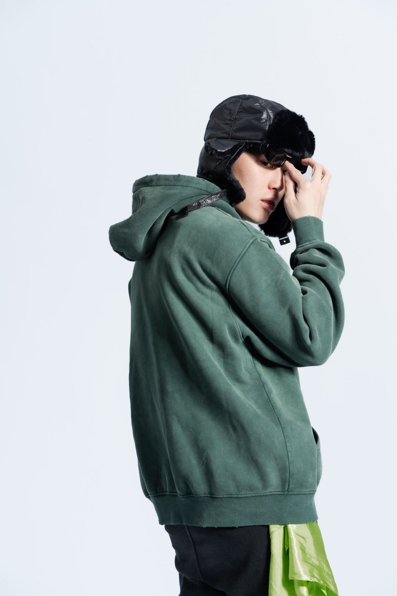 「STAYHOME」金屬標誌連帽衛衣 - SMOKEDOG