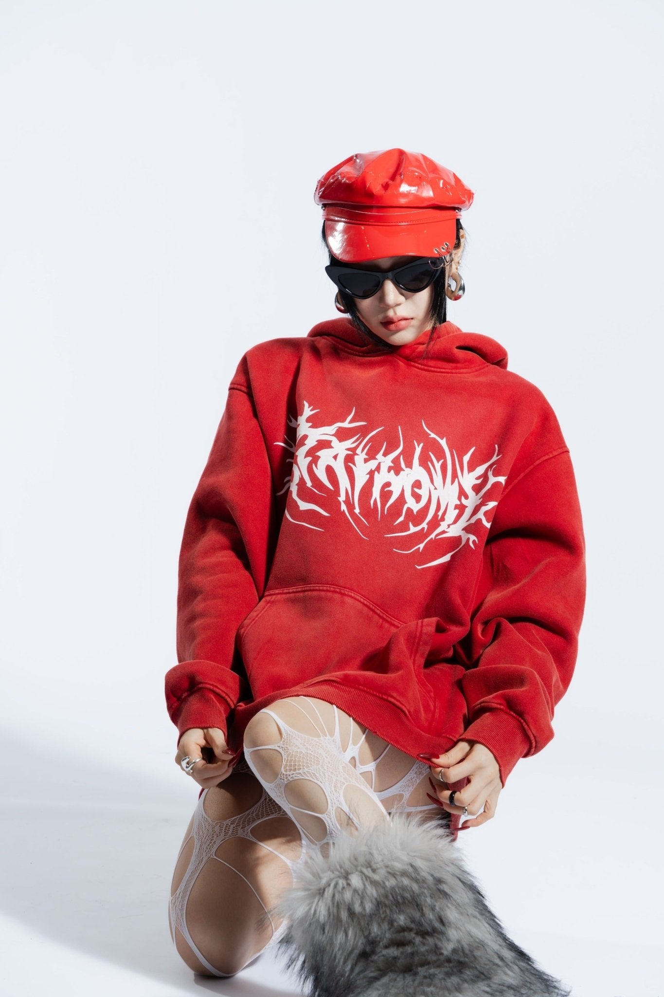 「STAYHOME」金屬標誌連帽衛衣 - SMOKEDOG