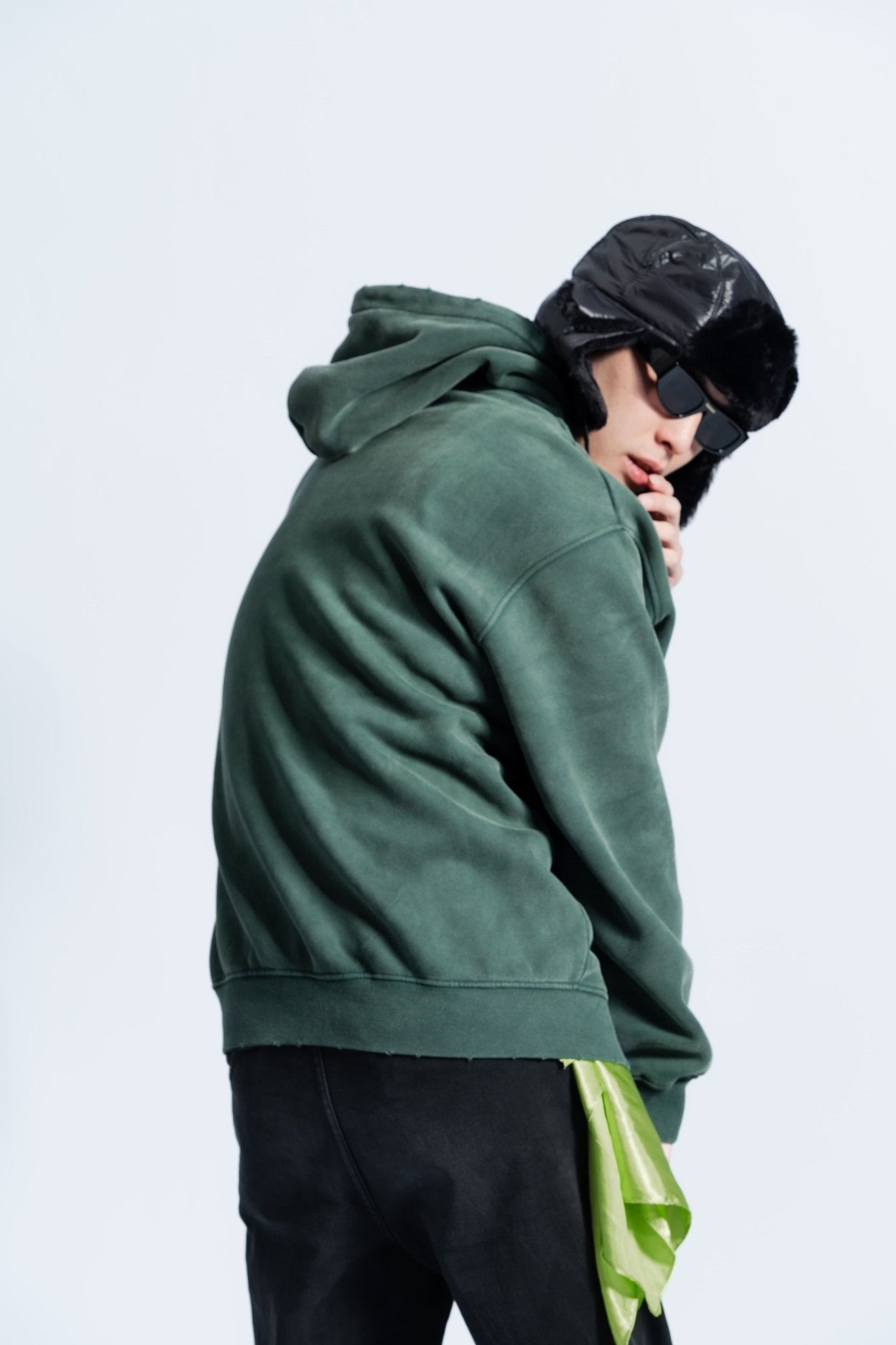 「STAYHOME」金屬標誌連帽衛衣 - SMOKEDOG