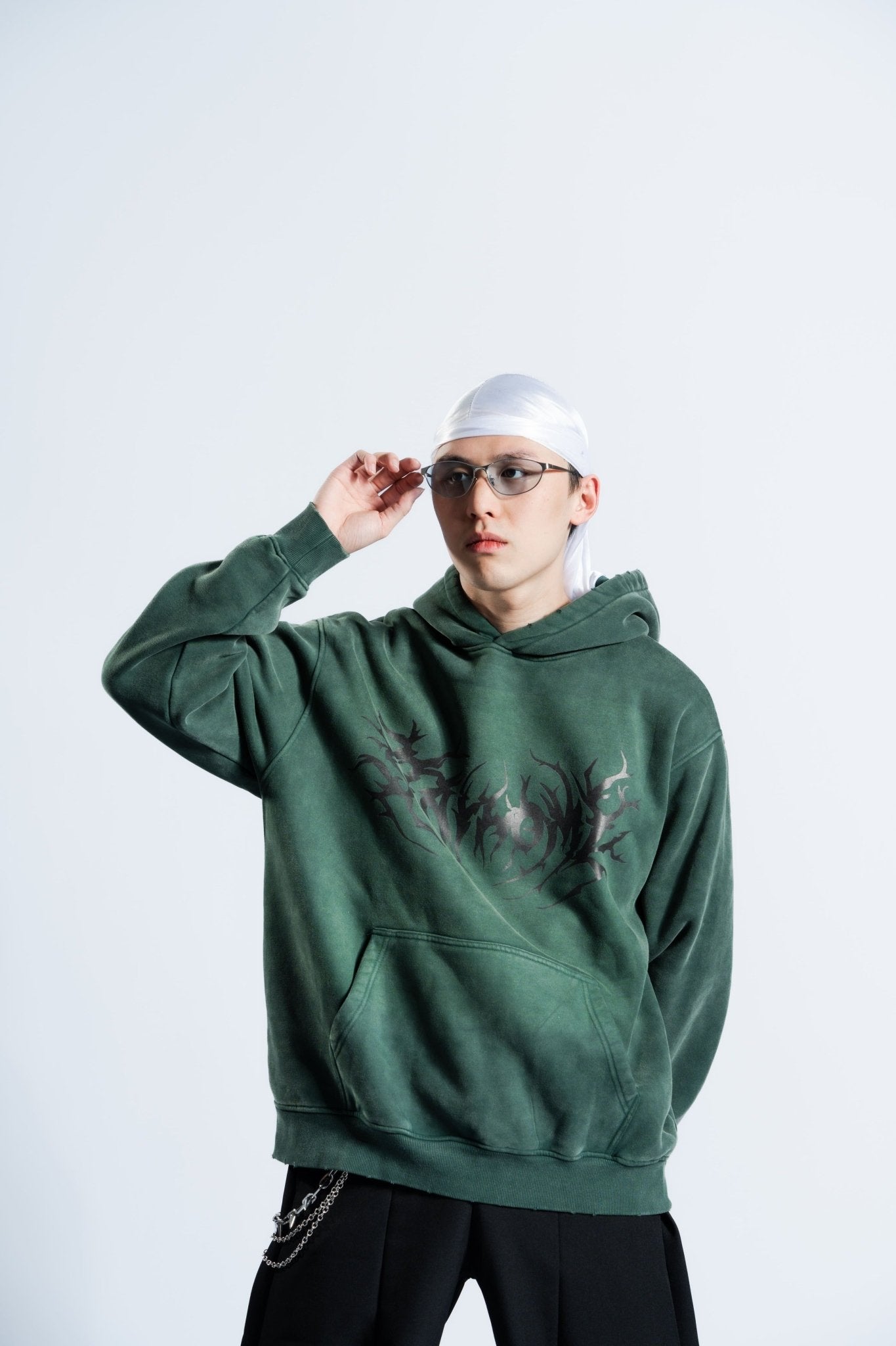 「STAYHOME」金屬標誌連帽衛衣 - SMOKEDOG