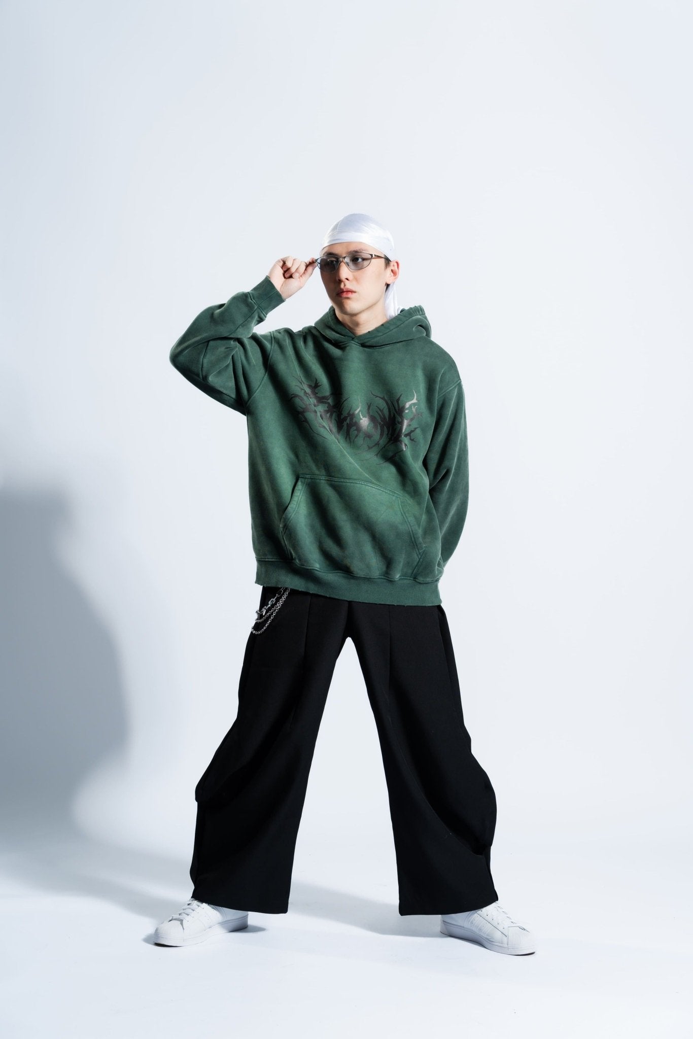 「STAYHOME」金屬標誌連帽衛衣 - SMOKEDOG